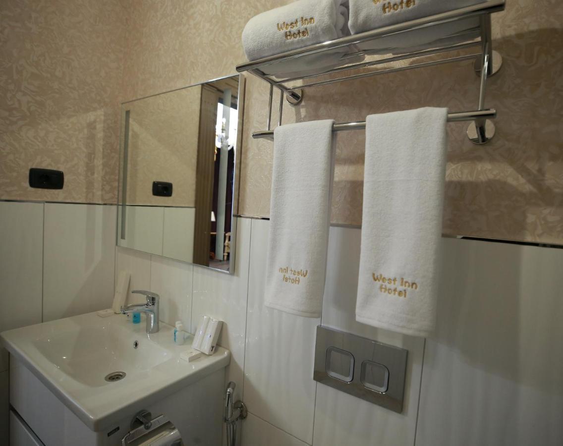 West Inn Hotel & Restaurant Nz Baku Kültér fotó